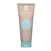 Intermed Luxurious Suncare Natural Silk Cover With Hyaluronic Acid SPF50 Υψηλή αντιηλιακή προστασία & ανάπλαση προσώπου με ήπια καλυπτικότητα 75ml